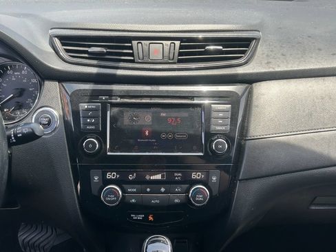 Used 2018 Nissan Rogue SV FWD image 14