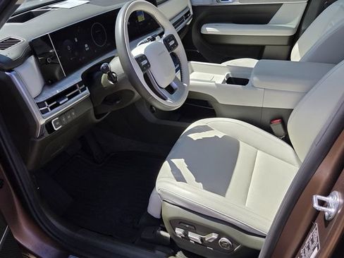 Used 2025 Hyundai Santa Fe Calligraphy FWD image 9