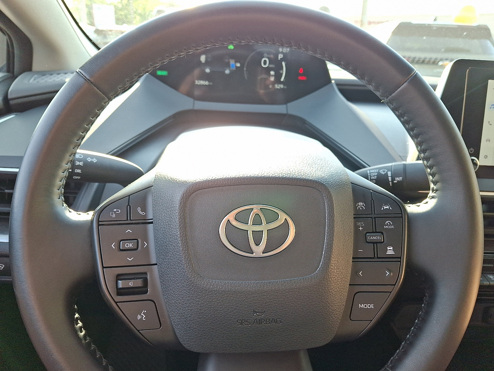 Used 2025 Toyota Prius LE FWD image 20