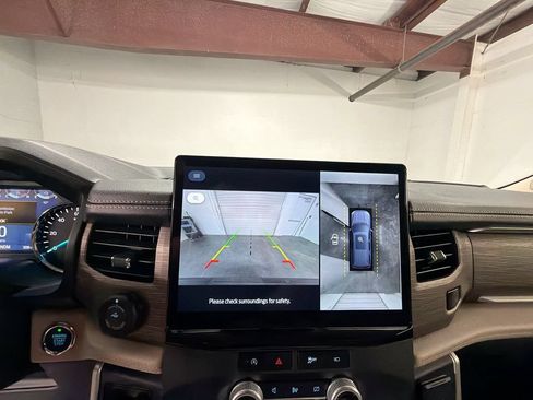 Used 2024 Ford Expedition Limited RWD image 15
