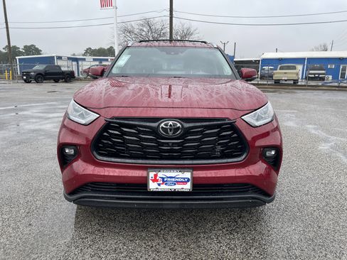 Used 2024 Toyota Highlander Platinum image 9
