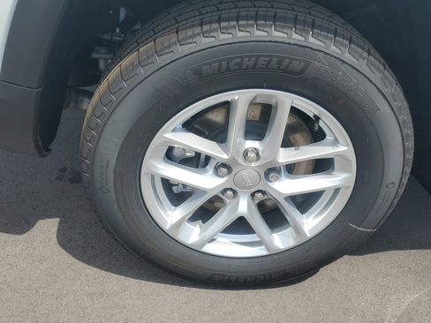 New 2026 Jeep Grand Cherokee L Laredo RWD image 5