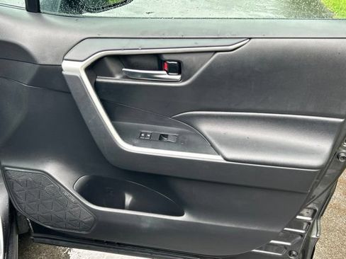 Used 2021 Toyota RAV4 XLE AWD/4WD image 23