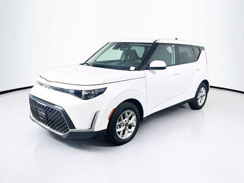 Used 2025 Kia Soul LX w/ LX Technology Package FWD image 3