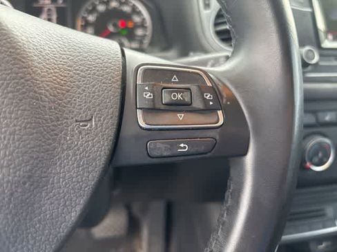 Used 2016 Volkswagen Tiguan S image 12