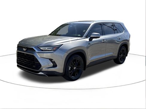 Used 2025 Toyota Grand Highlander FWD image 7
