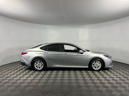 Used 2026 Toyota Camry LE image 7