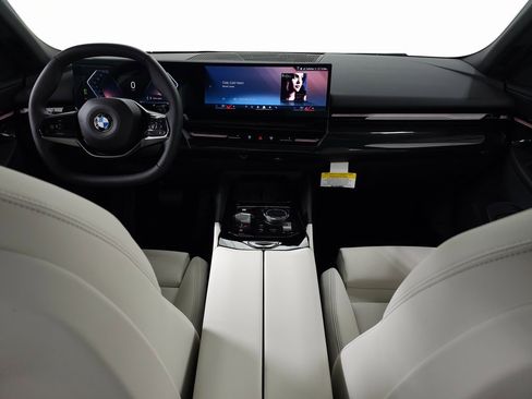Certified 2025 BMW 530i xDrive 530i xDrive image 9