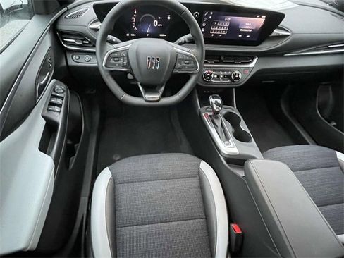 Used 2024 Buick Envista Preferred w/ Convenience I Package image 12