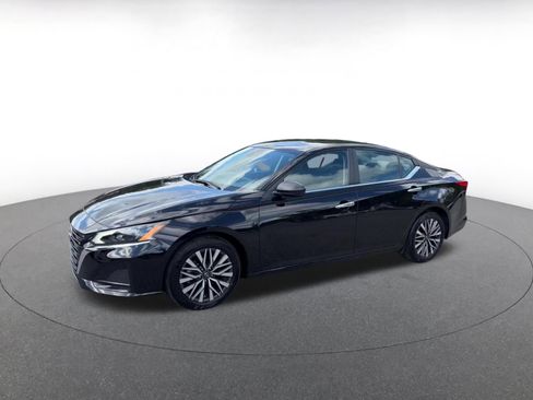 Used 2025 Nissan Altima 2.5 SV FWD image 7