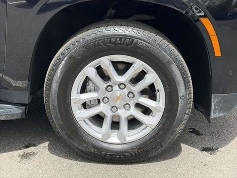 Used 2025 Chevrolet Suburban LT AWD/4WD image 8