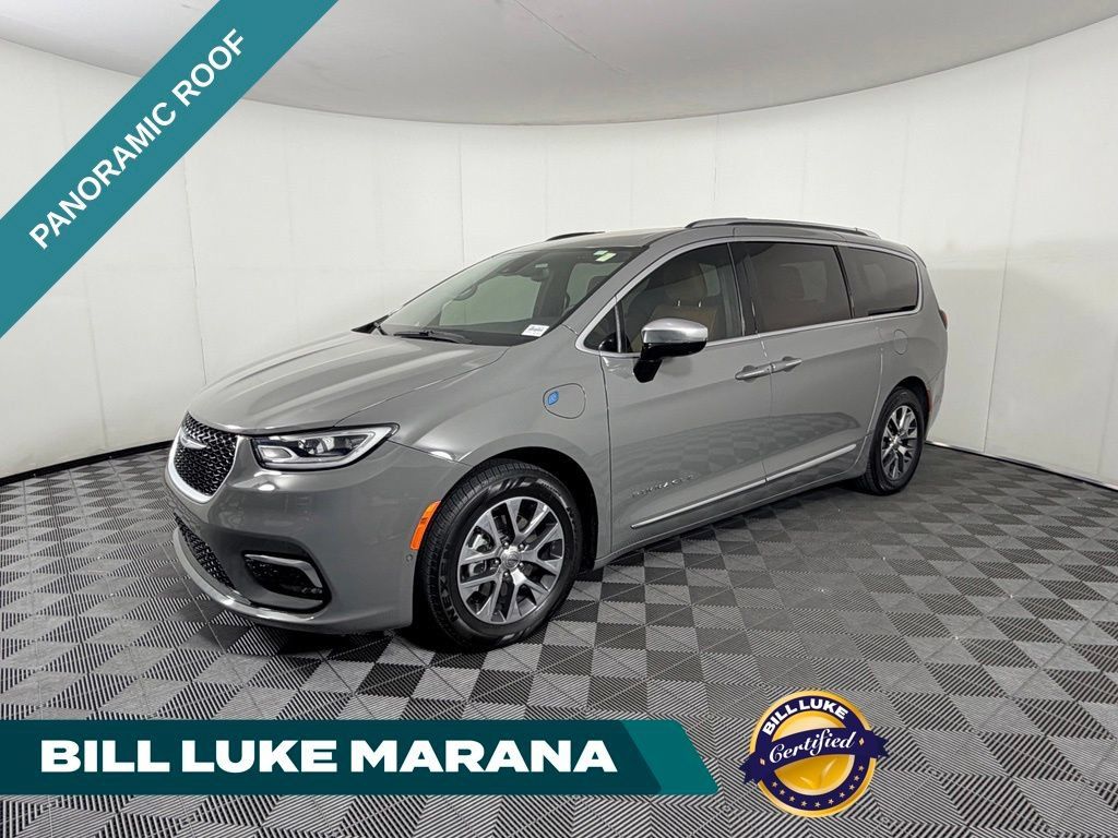 Used 2023 Chrysler Pacifica Pinnacle FWD image 1