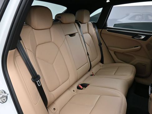 Certified 2025 Porsche Macan GTS AWD/4WD image 18