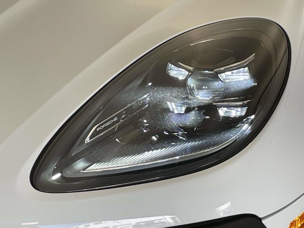 Certified 2026 Porsche Macan AWD/4WD image 15