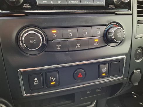 Used 2023 Nissan Titan SV image 7