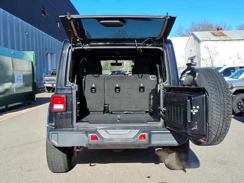 Used 2020 Jeep Wrangler Unlimited Sahara AWD/4WD image 11