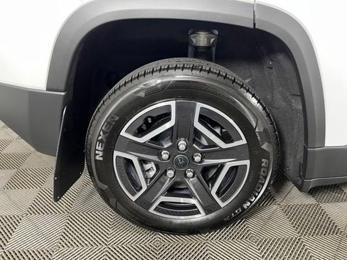 Used 2026 Jeep Cherokee Laredo AWD/4WD image 12