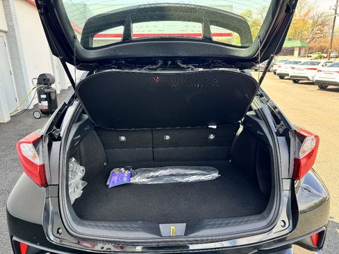 Used 2022 Toyota C-HR XLE FWD image 10