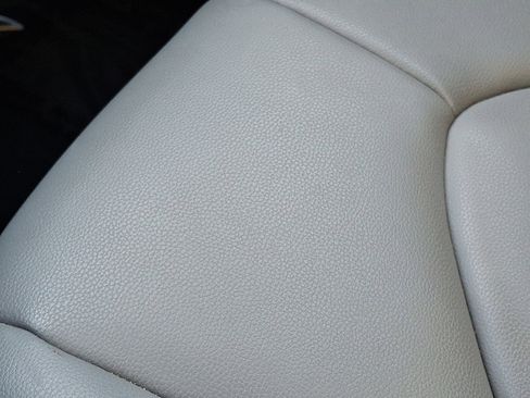 Used 2020 Toyota Highlander XLE image 26