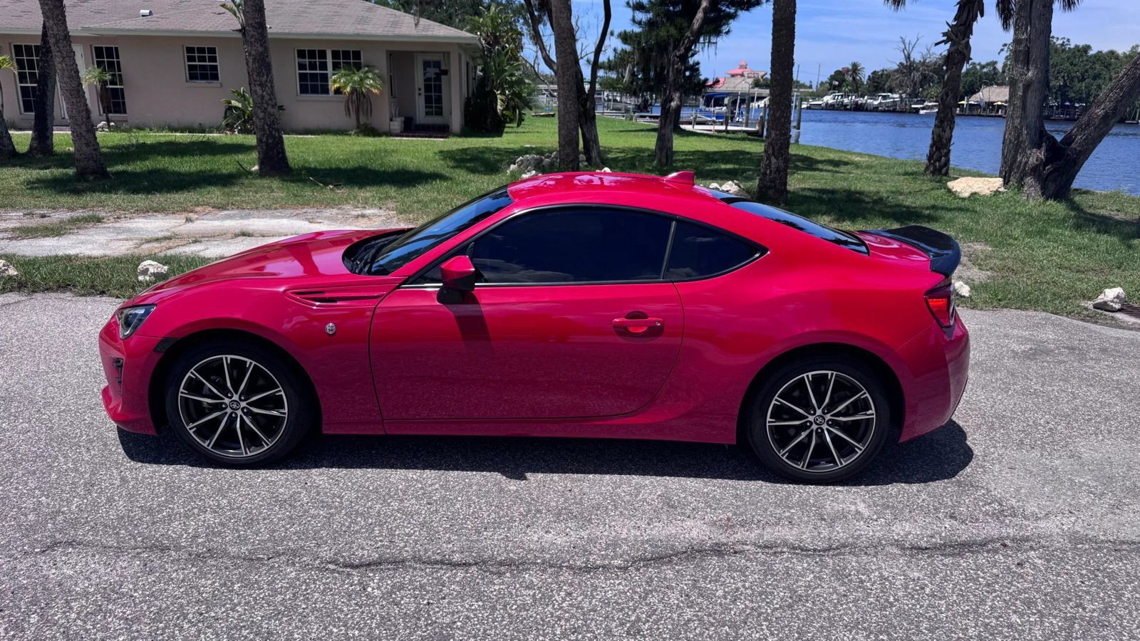 Used 2017 Toyota 86 RWD image 5