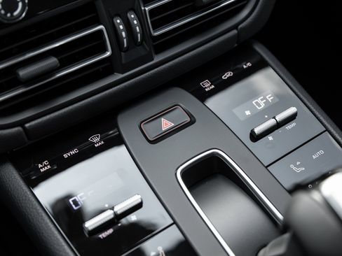 Certified 2025 Porsche Macan image 26