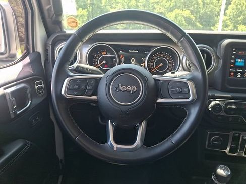 Used 2018 Jeep Wrangler Unlimited Sahara AWD/4WD image 19