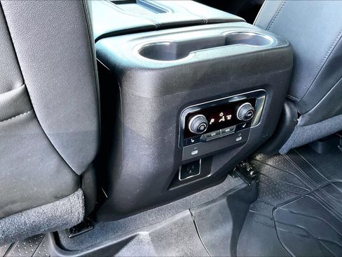 Used 2021 Chevrolet Suburban Premier image 34