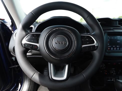 Used 2018 Jeep Renegade Latitude FWD image 10