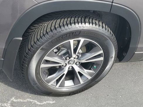 Used 2017 Toyota Highlander LE AWD/4WD image 5