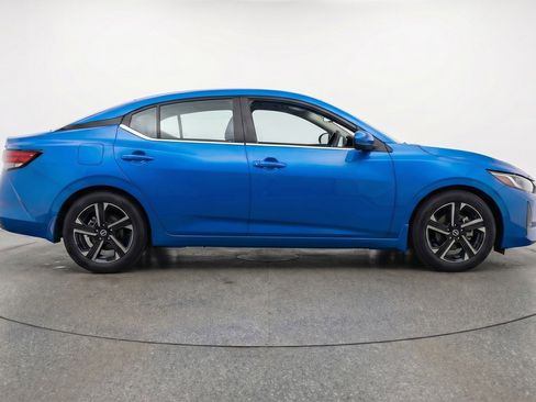 Used 2025 Nissan Sentra SV image 11