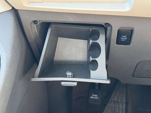 Used 2015 Toyota Sienna LE FWD image 24