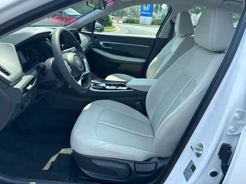 Used 2023 Hyundai Sonata SE w/ Preferred Accessory Package image 10