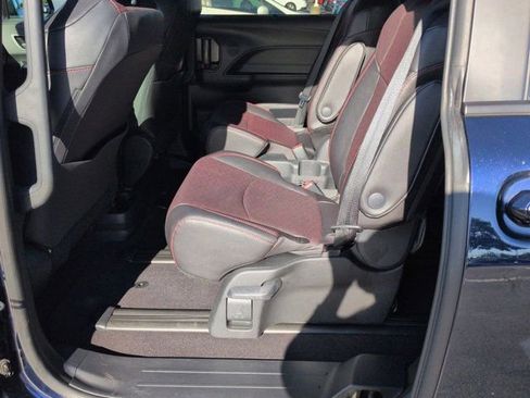 Used 2025 Toyota Sienna XSE AWD/4WD image 17