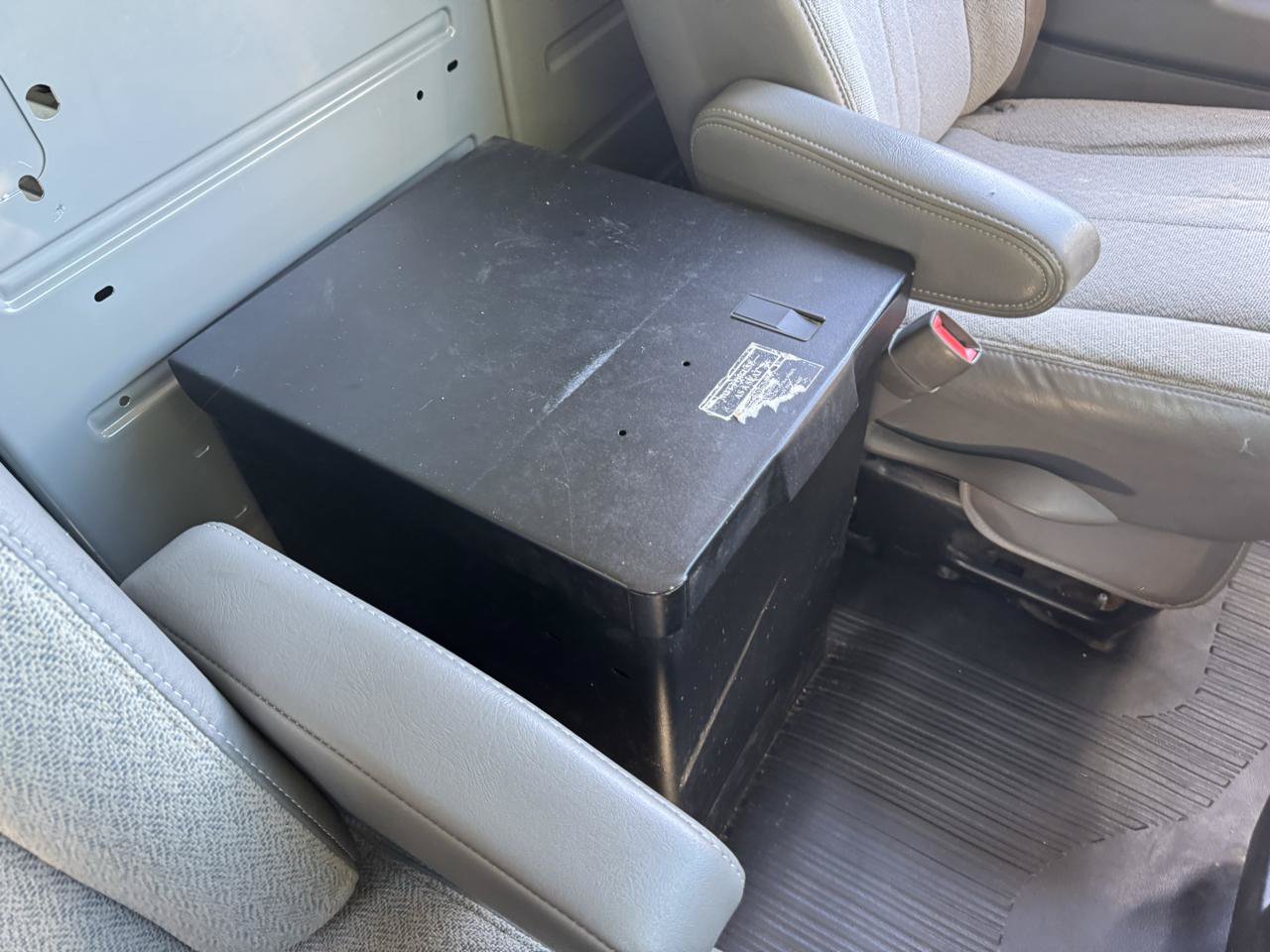 Used 2010 Chevrolet Express 2500 RWD image 20