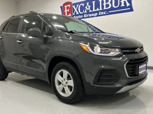 Used 2018 Chevrolet Trax LT w/ LT Convenience Package AWD/4WD image 2