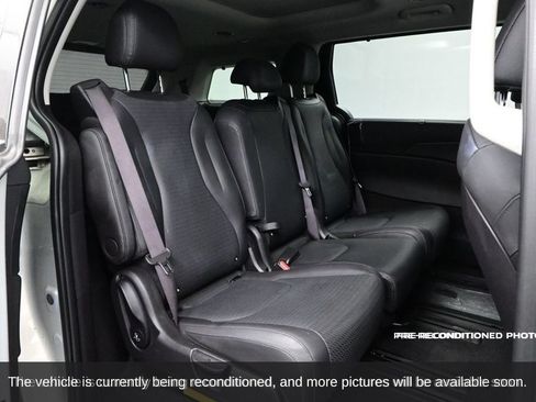 Used 2025 Kia Carnival SX Prestige FWD image 13