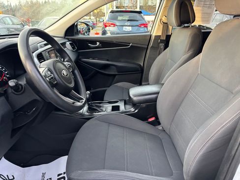 Used 2017 Kia Sorento LX image 15