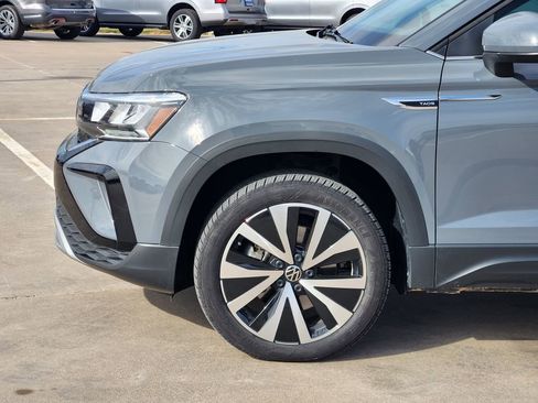 Used 2024 Volkswagen Taos SE image 9