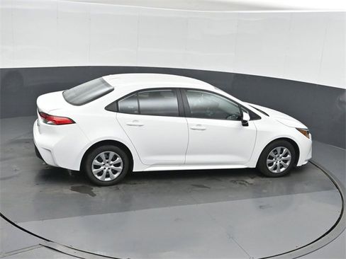 Used 2025 Toyota Corolla LE image 30
