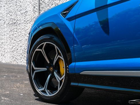 Used 2019 Lamborghini Urus AWD/4WD image 23