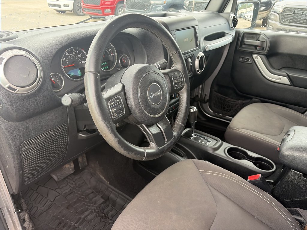 Used 2017 Jeep Wrangler Unlimited Sahara w/ Connectivity Group AWD/4WD image 10
