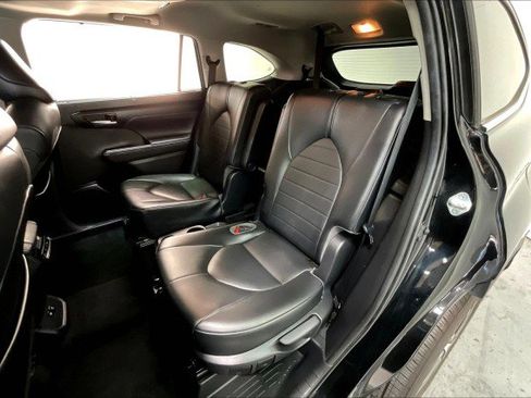 Used 2021 Toyota Highlander XLE image 26