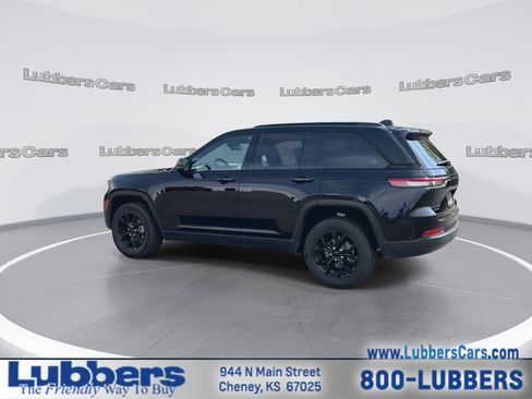 Used 2025 Jeep Grand Cherokee Altitude image 6