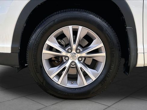 Used 2015 Toyota Highlander XLE FWD image 11