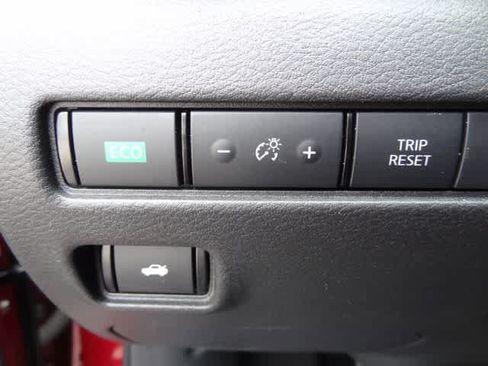 Used 2024 Nissan Sentra SV FWD image 14