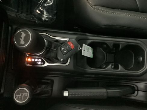New 2026 Jeep Wrangler Unlimited Sahara AWD/4WD image 21