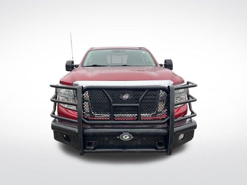 Used 2019 Nissan Titan SV w/ SV Convenience Package image 2