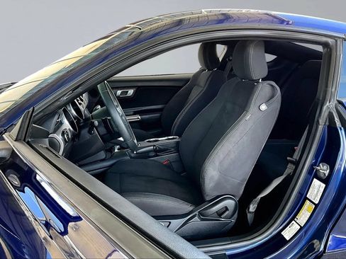 Used 2019 Ford Mustang Coupe w/ Equipment Group 101A RWD image 18