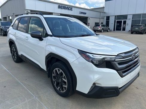 Used 2025 Subaru Forester Premium w/ Convenience Package #1 image 2