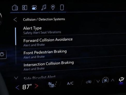 Used 2026 Chevrolet Traverse LT w/ Midnight/Sport Edition image 25